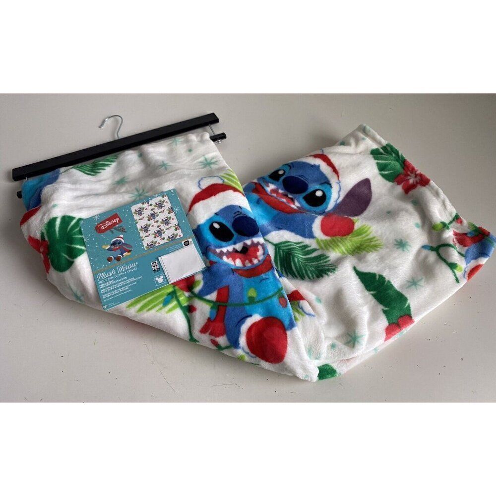 Disney Stitch With Mittens Winter Christmas Santa Hat Throw Blanket 50 X 70” NEW